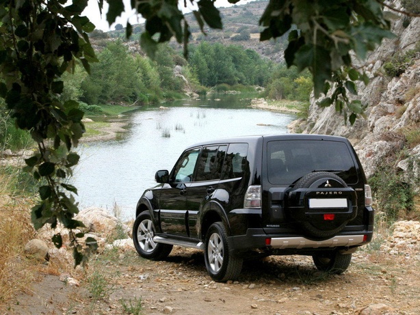 Прокат Mitsubishi Pajero 3.0 AT в Тбилиси (Грузия)
