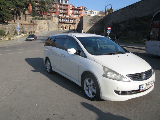 Прокат Mitsubishi Grandis 2.4 AT в Тбилиси (Грузия)
